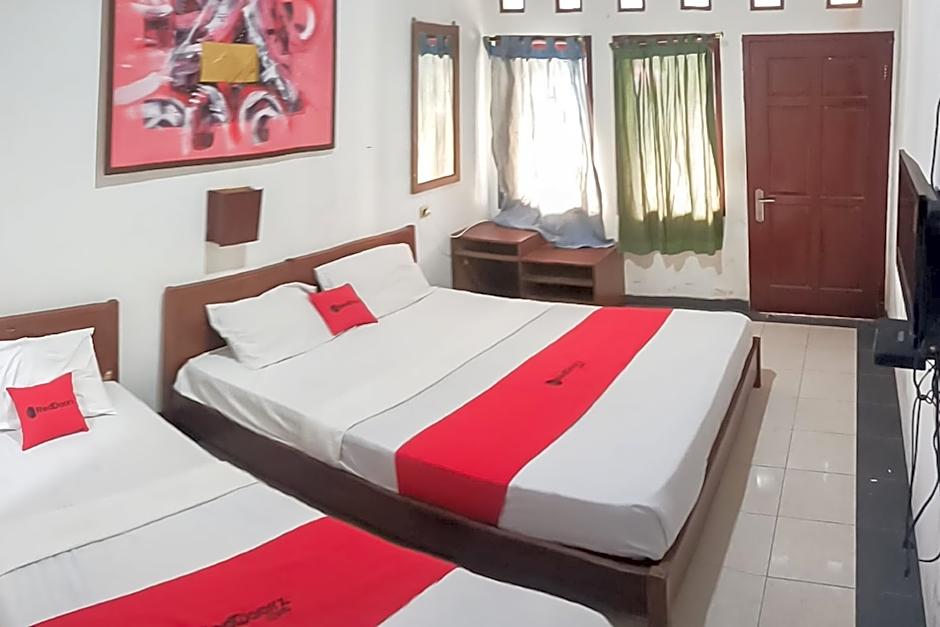 RedDoorz Plus @ Hotel Sofia Pangandaran