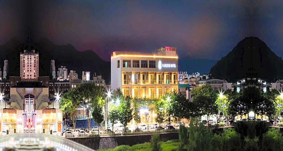 N Bridge Hotel