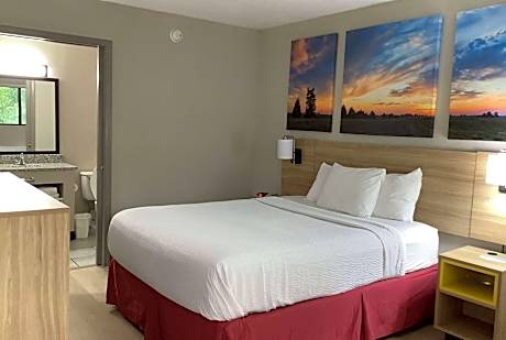 Queen Room - Disability Access/Non-Smoking