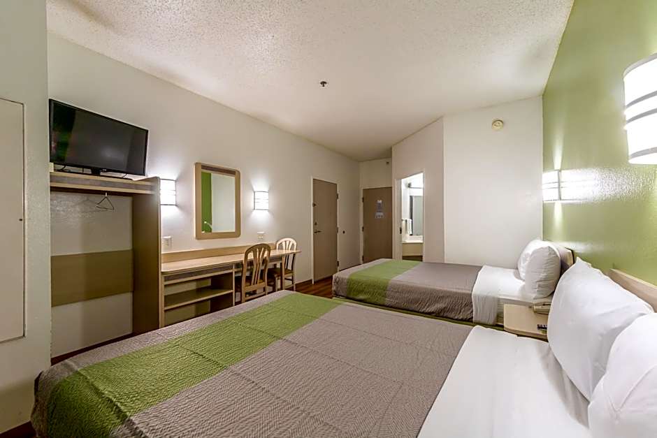 Motel 6-San Antonio, TX - South