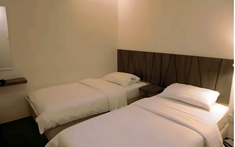 9 Square Hotel