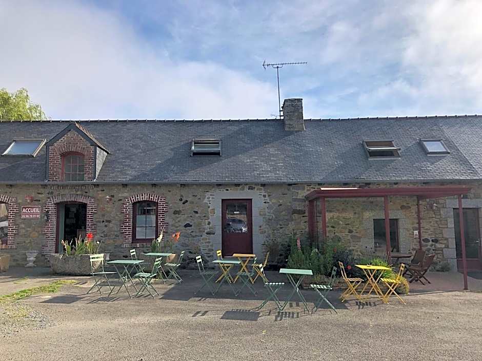 Logis Hôtel Le Relais De Beaucemaine