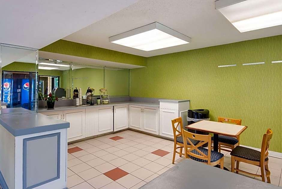 Rodeway Inn At Fort Lee