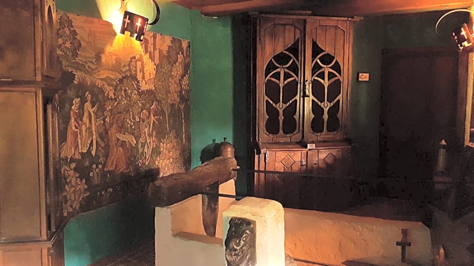 Suite Médiévale 40m2 chambre d' hôte du Mas Fabrègue