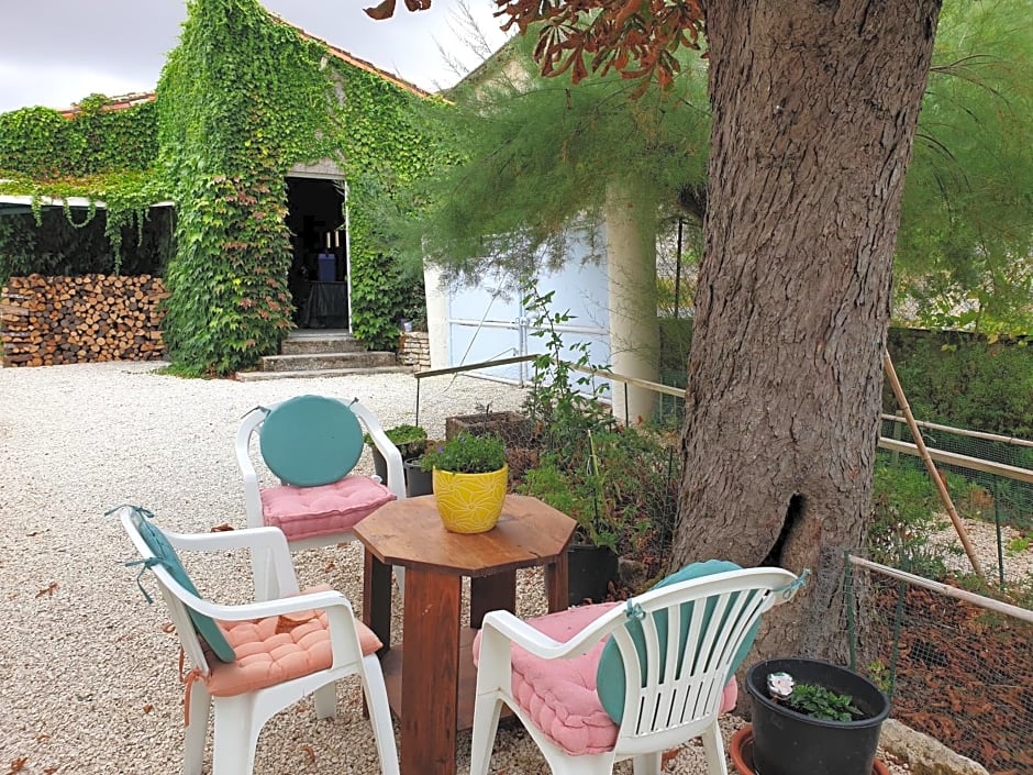 Tusson, Charente - Bed & Breakfast - Large King Room