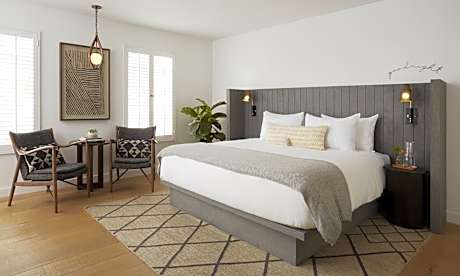 Deluxe King Room with Patio