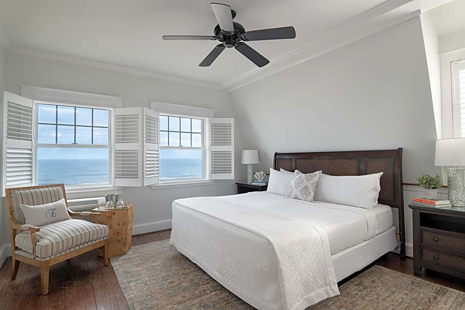 Elizabeth Pointe Lodge