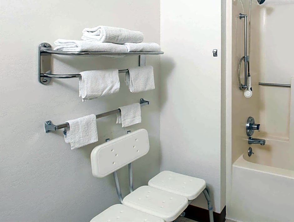 Super 8 by Wyndham Wayne