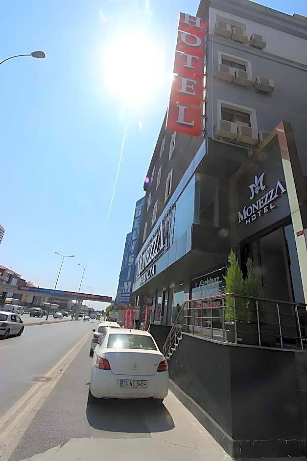 Monezza Hotel