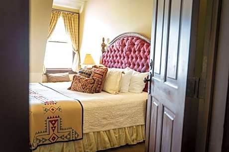 Accessible - 1 King Mobility Accessible Walk In Shower Sitting Chair Coffee And Tea Maker Hairdryer