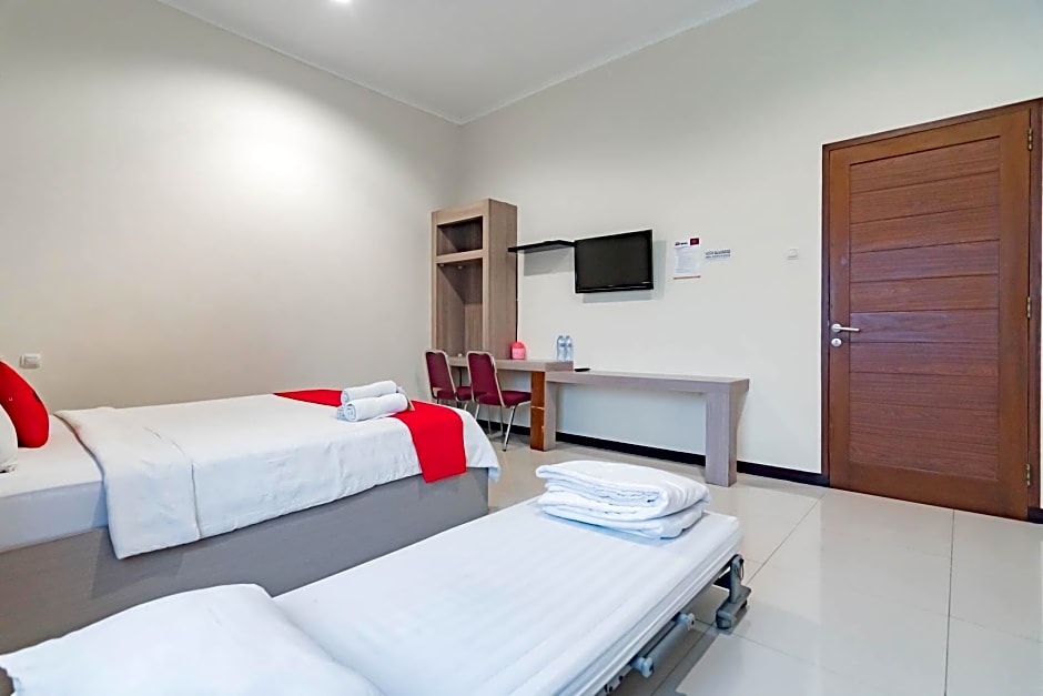 RedDoorz near Lembang Park & Zoo 2