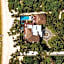 Azul Villa Esmeralda, by Karisma