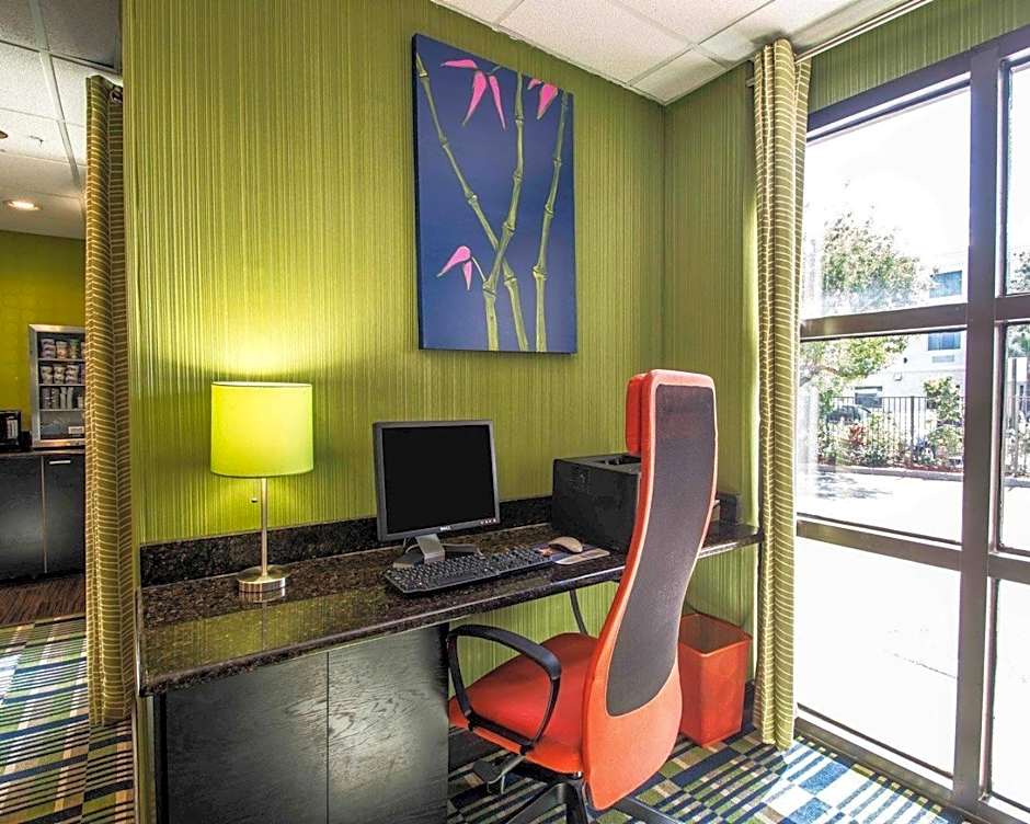Comfort Inn & Suites Lantana - West Palm Beach South