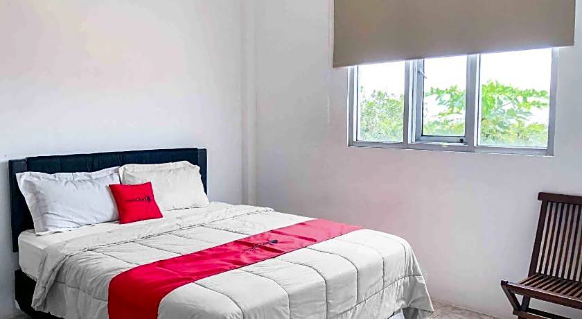RedDoorz near Eco Green Park Batu