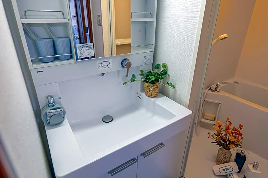 34 Sugamo Diamond mansion 401 direct to Ikebukuro Yamanote line 5mins