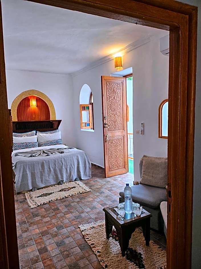 Riad O LY