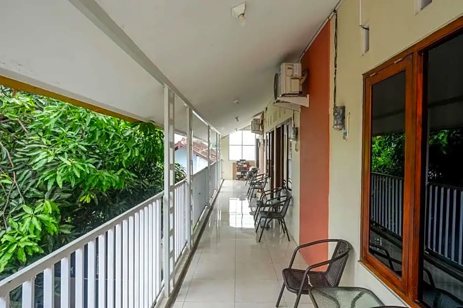 Teratai Guesthouse Mitra RedDoorz near Tugu Yogyakarta