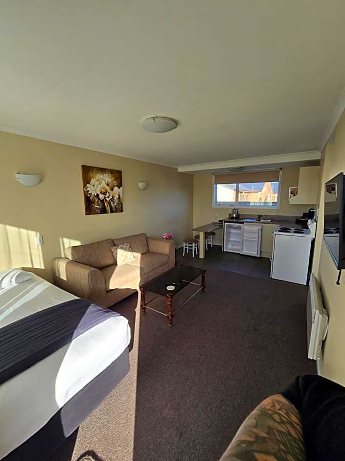 Monarch Motel
