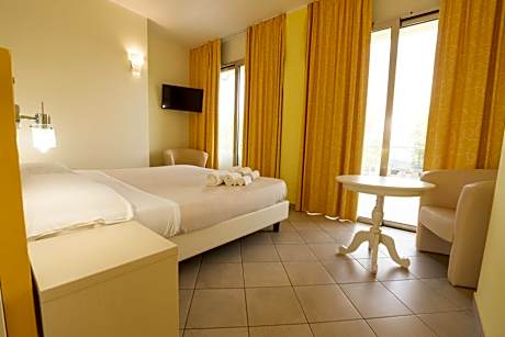 Hotel Baia Di Trainiti