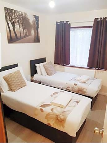 Standard Twin Room with Shared Bathroom