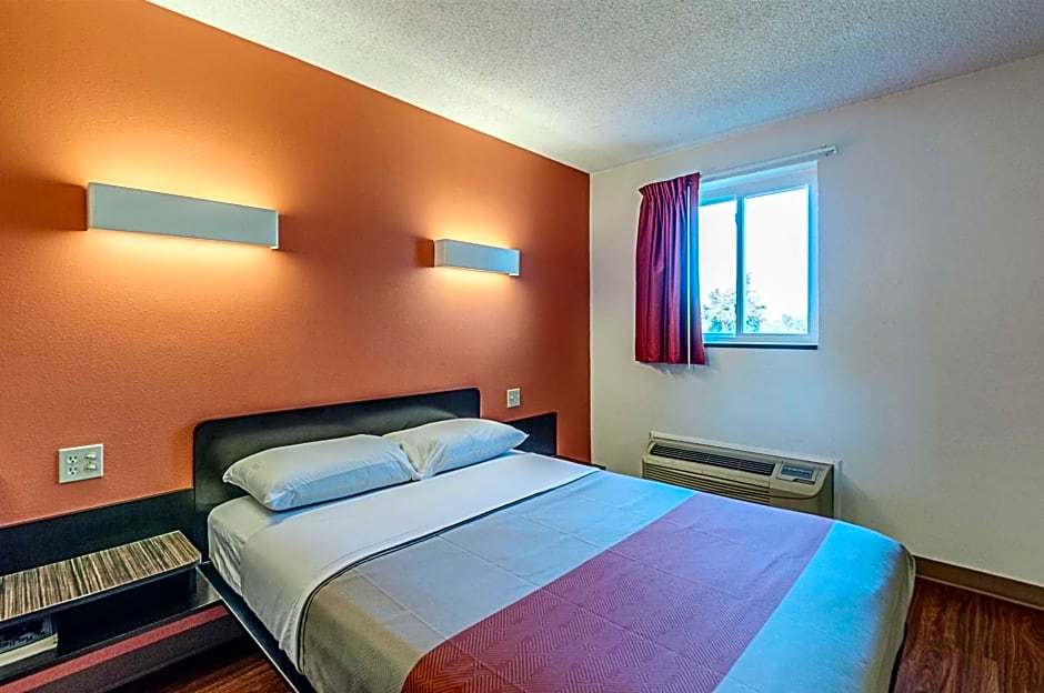 Motel 6-Martinsburg, WV