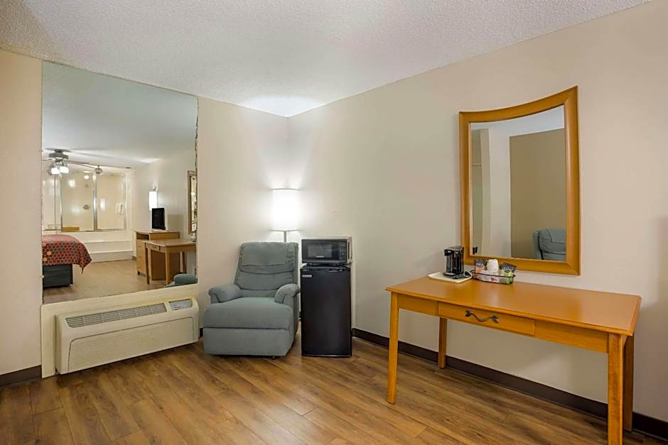 Econo Lodge Live Oak