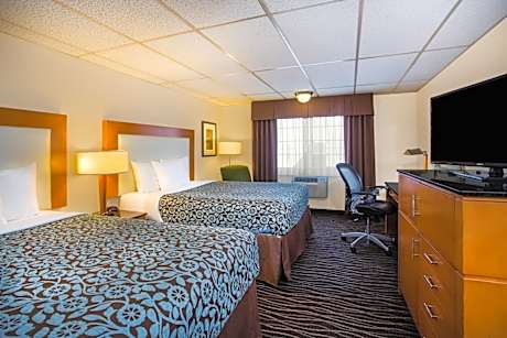 Queen Room with Two Queen Beds and Bathtub with Grab Bars - Mobility Accessible/Non-Smoking