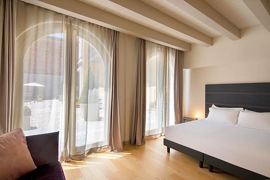 Opera35 Boutique Hotel