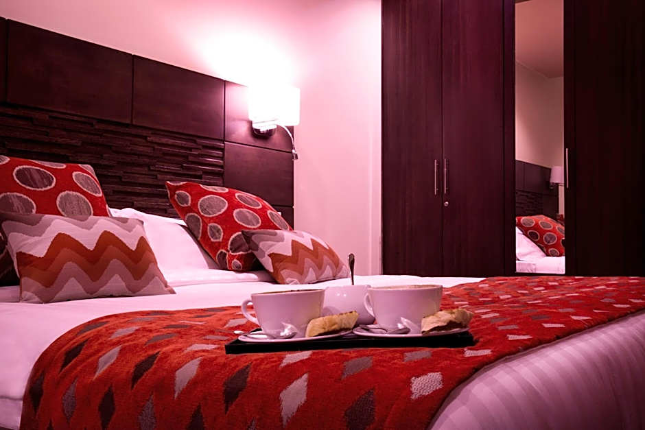 Bidwood Suite Hotel, Opposite Sarit Centre
