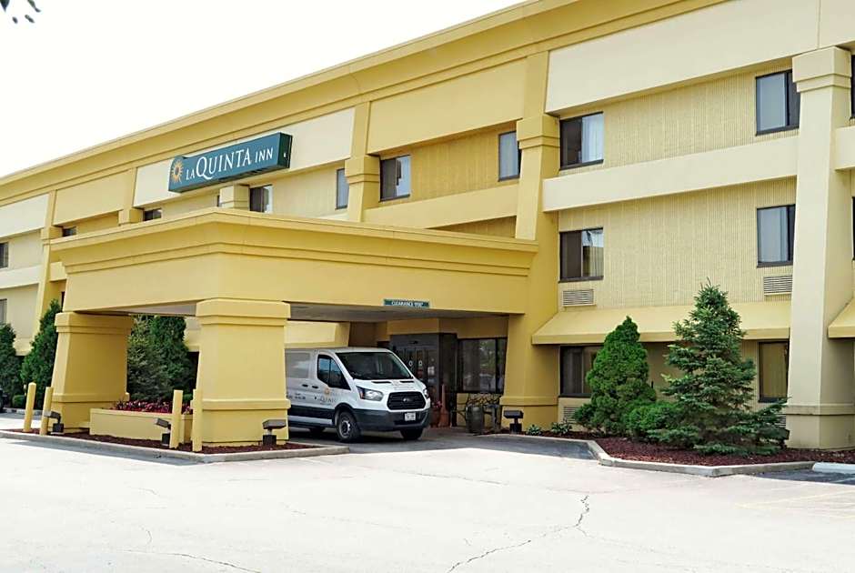 La Quinta Inn & Suites by Wyndham Milwaukee Airport / Oak Creek