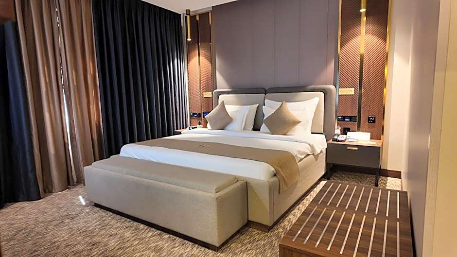 Photo 1 of 5 of Standard 1 King Bed