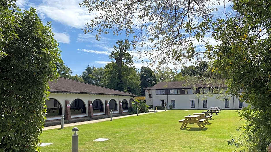 Europa Gatwick Hotel & Spa