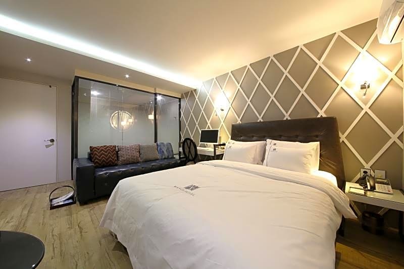 Avenue Hotel
