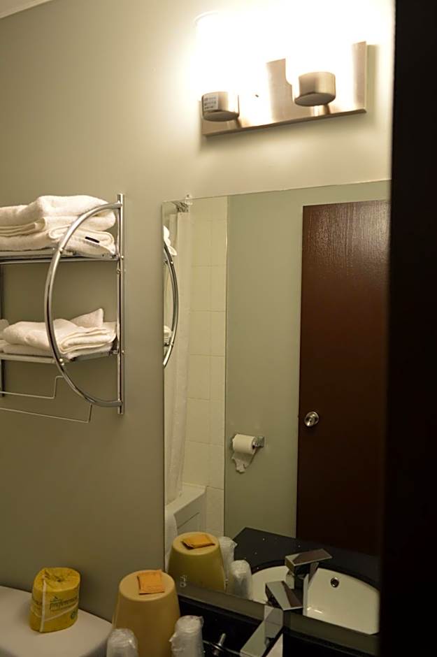 Airport Traveller's Inn