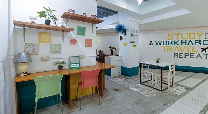 OYO 809 Crowne One Condo