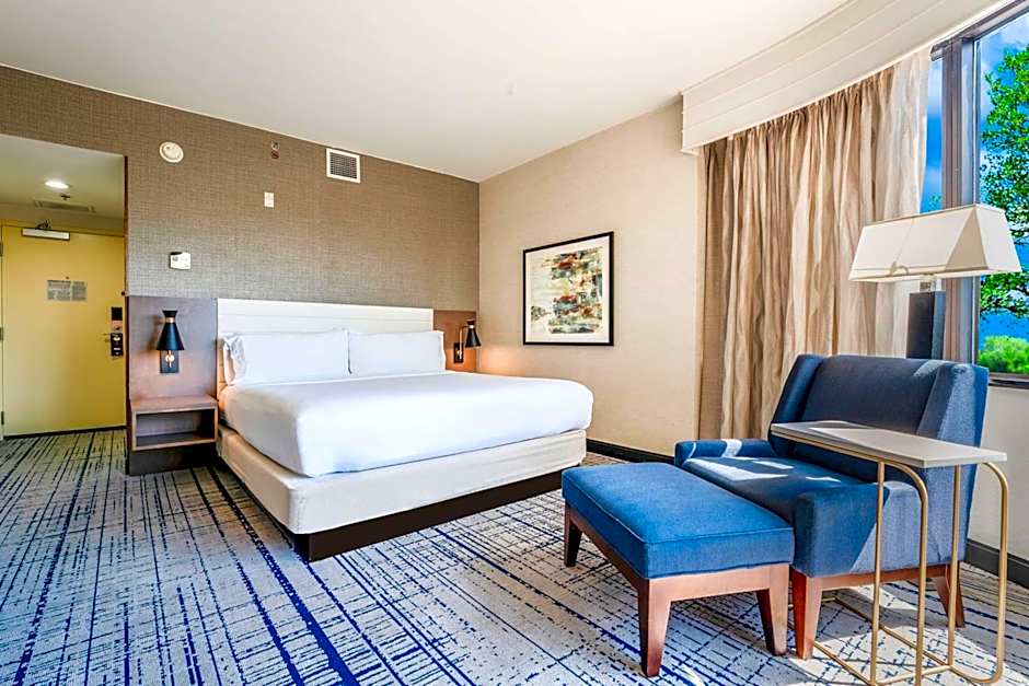 Photo 1 of 4 of 1 King Bed, Corner, Panoramic View