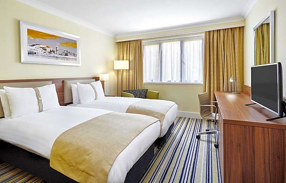 Holiday Inn Cardiff - North M4 By IHG
