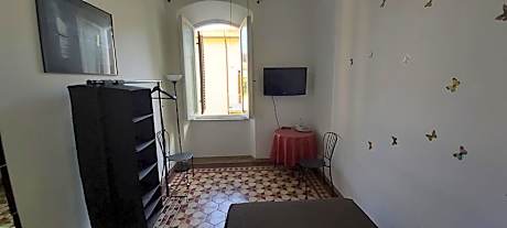 Standard Single Room with Shared Bathroom