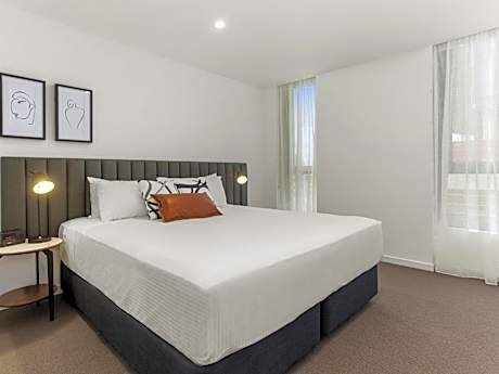 Two-Bedroom King Apartment with Balcony