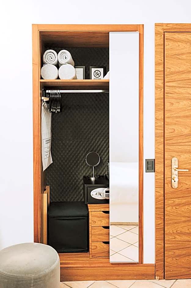 Albergo Delle Regioni, Barberini - Fontana di Trevi