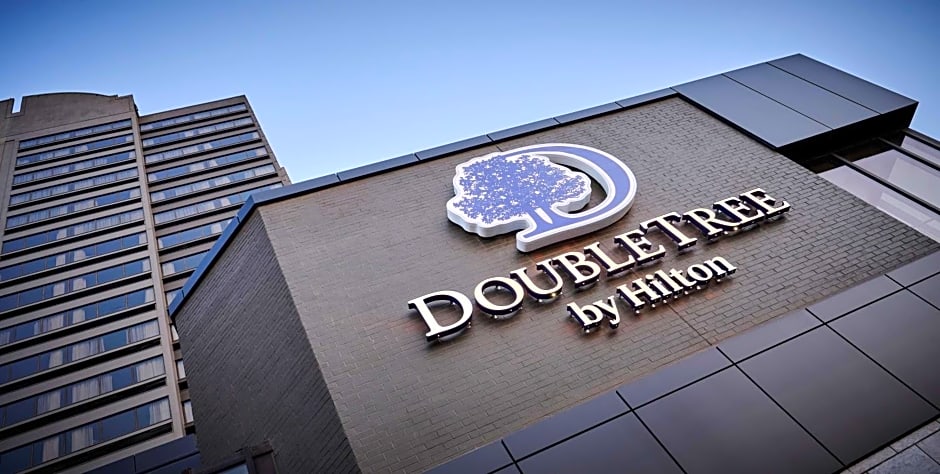 DoubleTree by Hilton Windsor Hotel & Suites