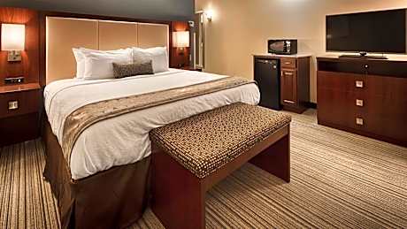 King Suite with Bath Tub, Sofa Bed and Kitchenette - Disability/Non-Smoking
