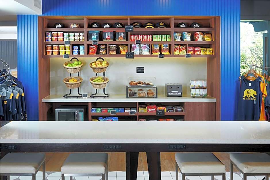 DoubleTree by Hilton Hotel Berkeley Marina