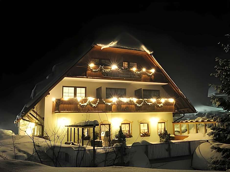 Hotel & Restaurant Gruner Baum - Die Grune Oase Am Feldberg