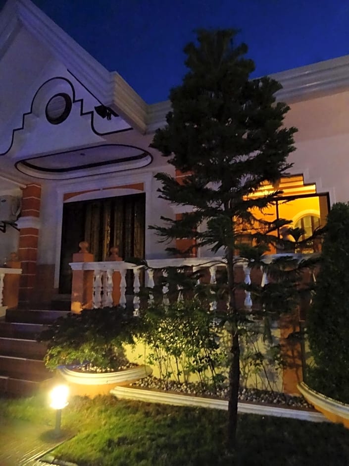 The Executive Villa Inn & Suites