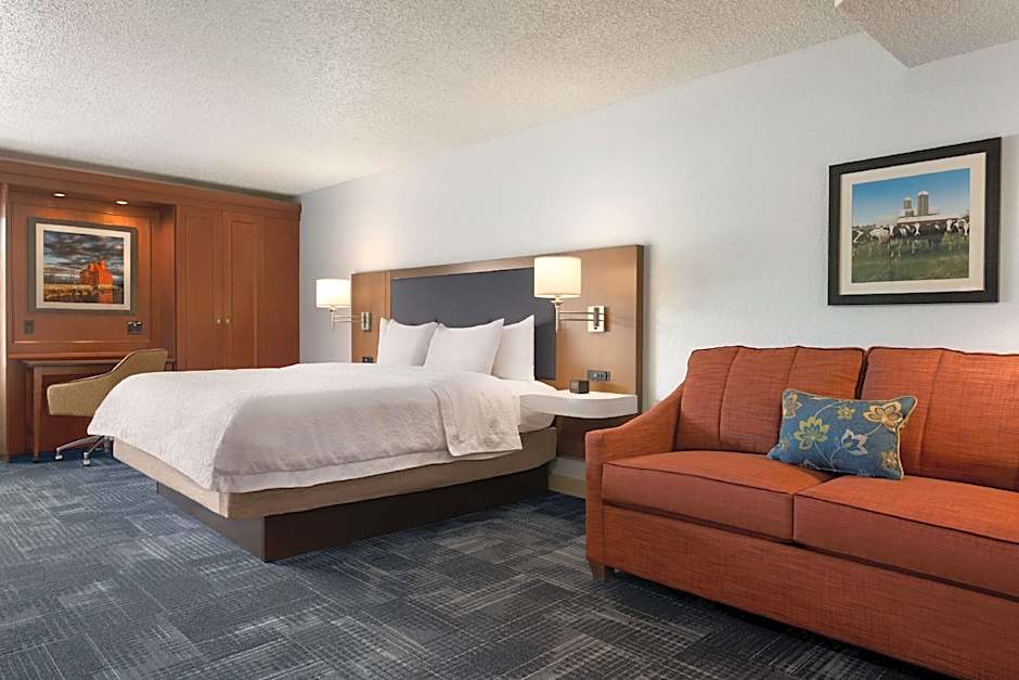 Photo 1 of 2 of 1 King Bed with Sofabed, Hearing/Mobility Accessible, Bathtub
