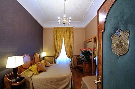 Family Room (2 Adults + 2 Children)