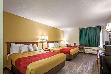 Queen Room with Two Queen Beds - Non-Smoking