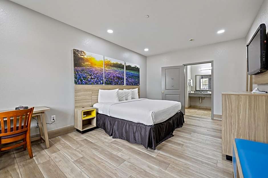 Days Inn by Wyndham Kenedy