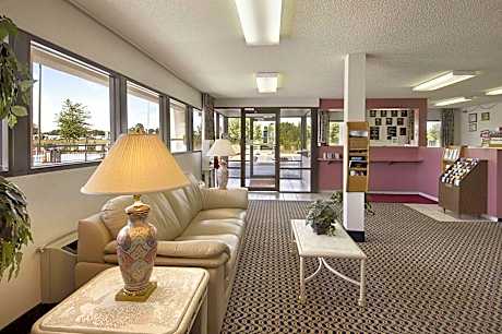 Baymont by Wyndham Richburg/Chester Area